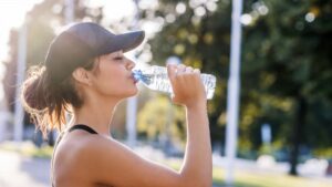 La importancia de beber agua: un hábito simple que cuida nuestra salud
